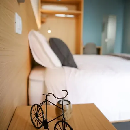 Bed And Bike 2*